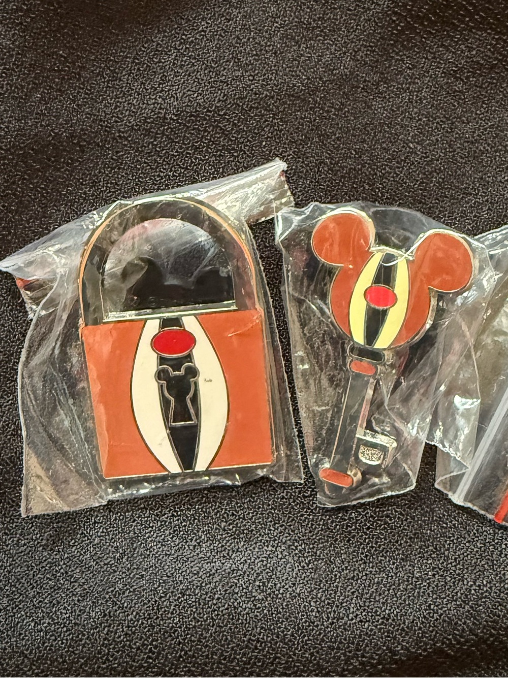 Disney Trading Pins: Dale Lock and Key Set